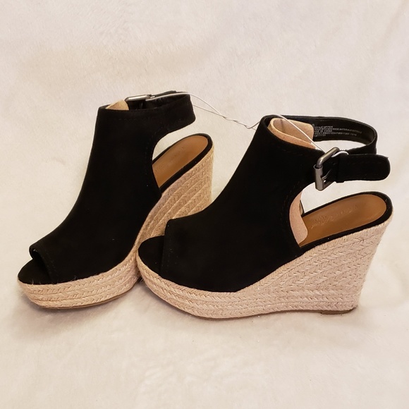 Universal Thread Shoes - Universal Thread | Jupiter Cross Sandals | NEW